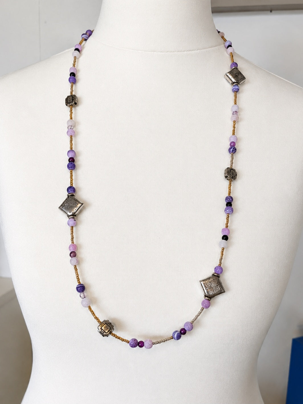 Crackled agate and amethyst necklace