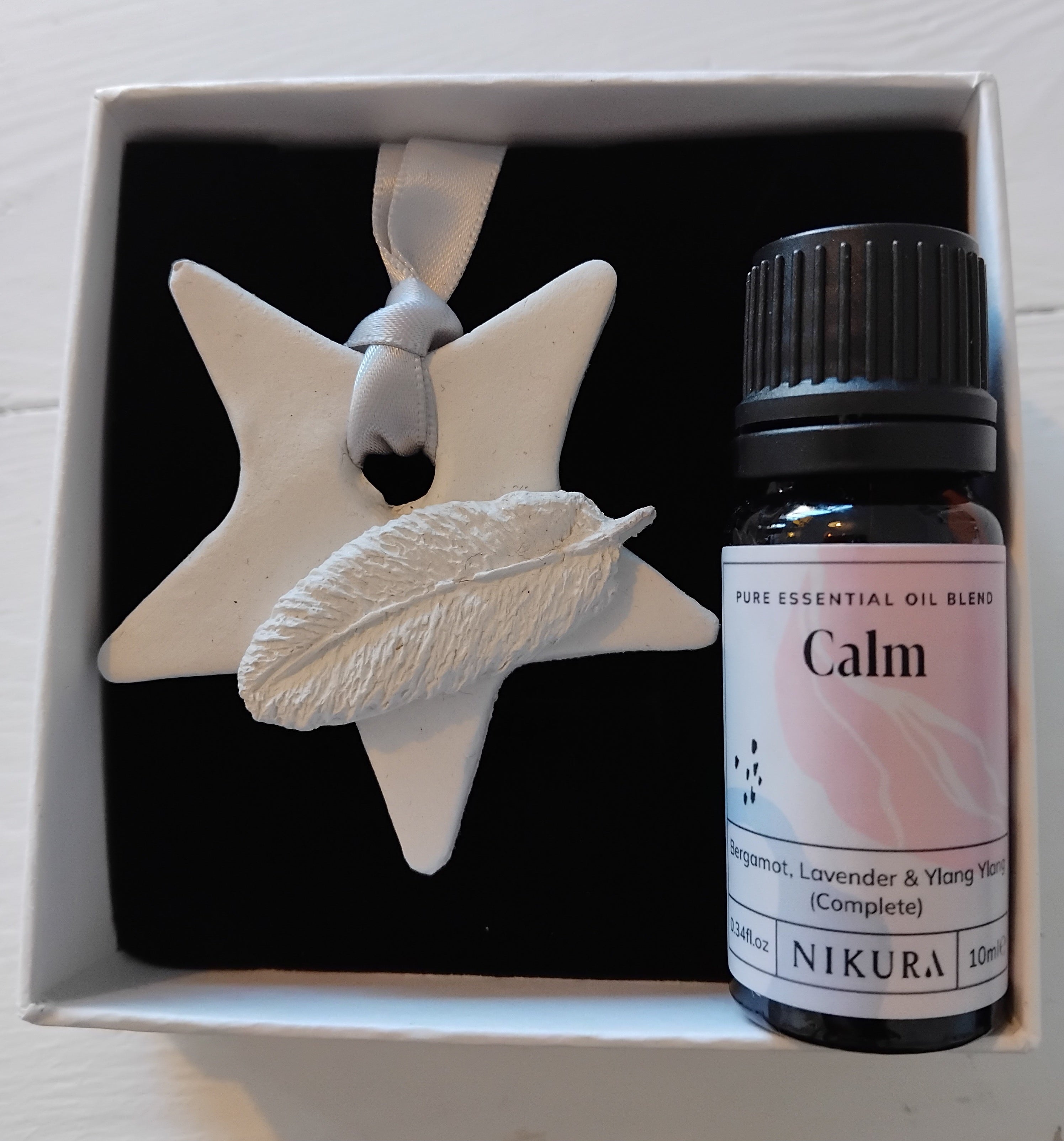Clay diffuser with feather detail